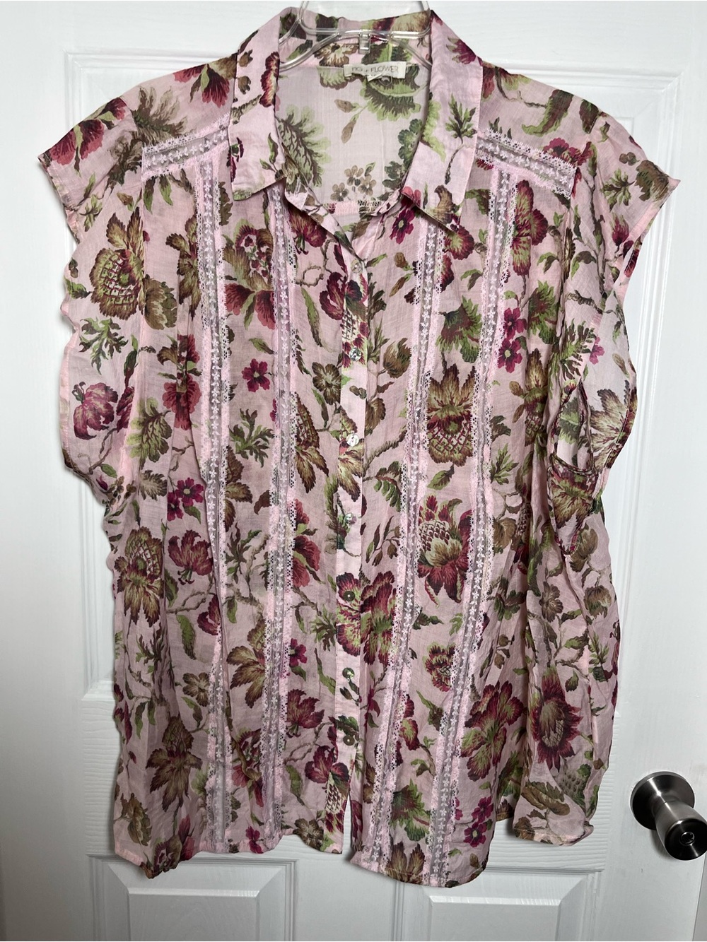 fig and flower Pink Floral Lace-Trim Buttoned Blouse
